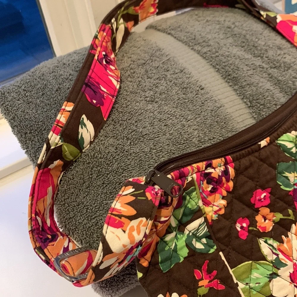 NEW -- Vera Bradley Floral Should Bag - Picture 10 of 12